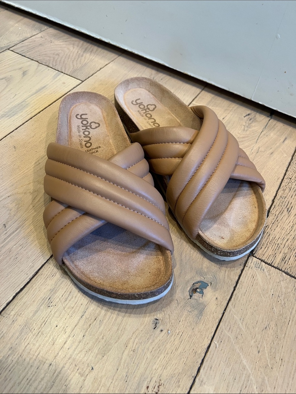 Yokono Tan Padded Crisscross Slide Sandals
